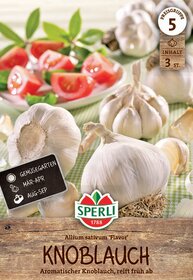 Knoblauchknollen, zerbrochene Knoblauchzehen, Tomaten, Basilikum, Knoblauchblüten, Beschilderung mit Saisonangaben, Sperli Logo.