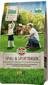 Vorderseite eines STERNLI Rasensaatpakets mit einem Kind und einem Erwachsenen beim Spielen auf dem grünen Rasen.