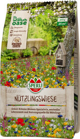 Blumenwiese mit bunten Blumen, Baum mit Nistkasten, Garten im Hintergrund, Schild mit Produktinformationen