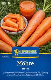 Karotten, Glas Karottensaft, beschriftete Verpackung mit Karotte und grünen Blättern im Hintergrund