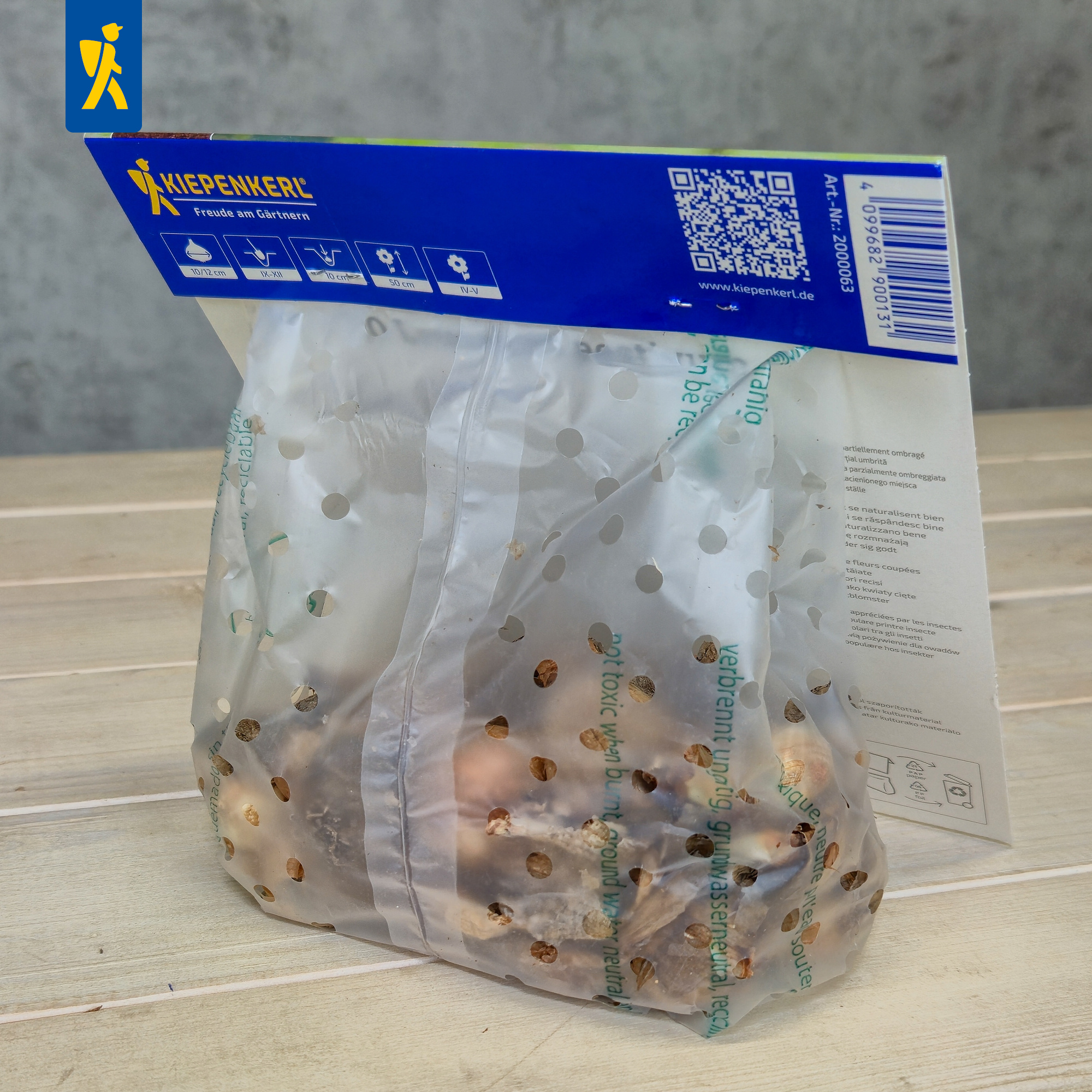 Transparente Plastiktüte mit gelochtem Design und blauer Kiepenkerl-Beschriftung auf dem Deckel.