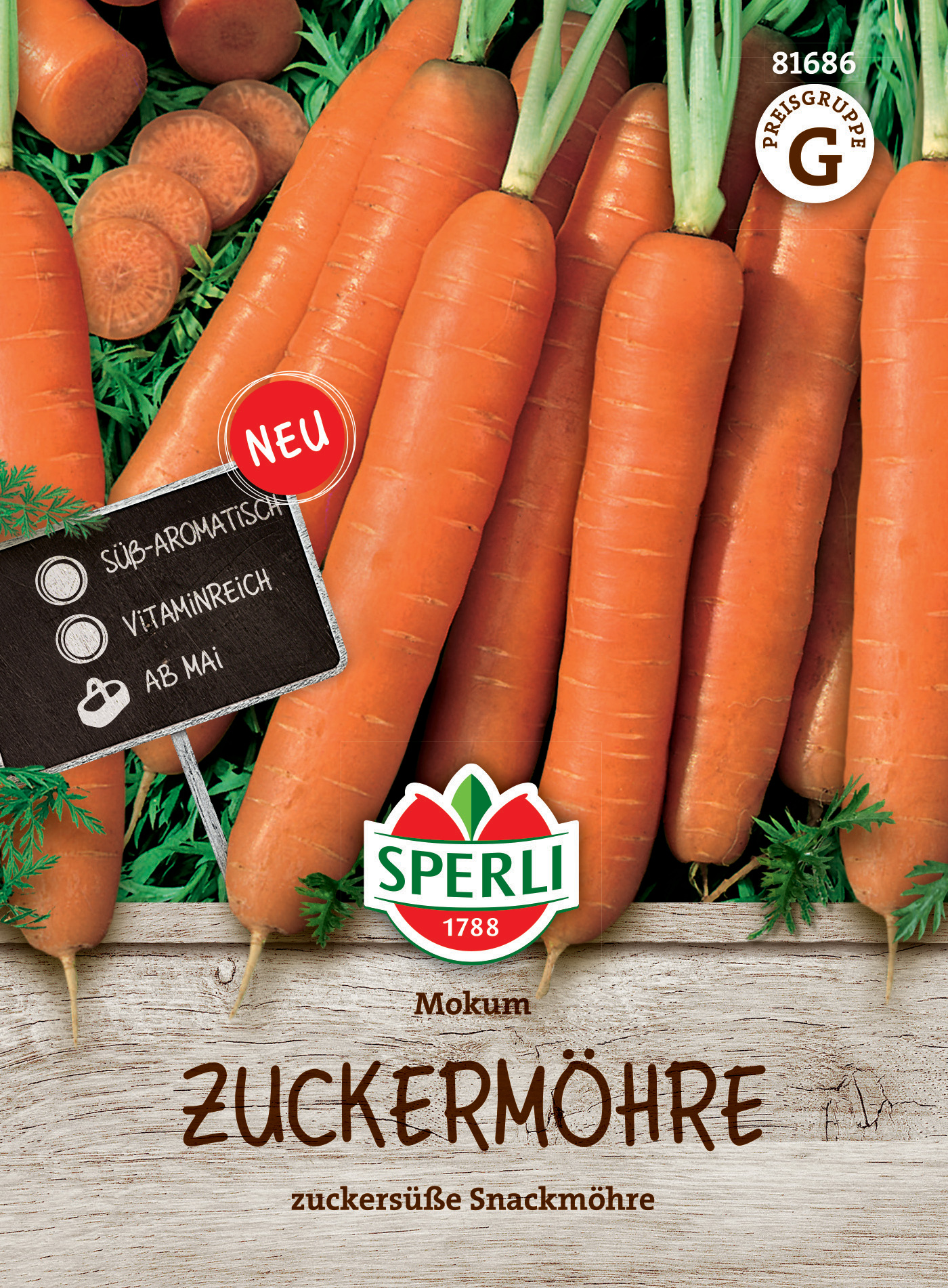 Mehrere Karotten mit Grün, auf Holzuntergrund, Verpackung für Zuckermöhren, deutsches Produkt, neu, süß, vitaminreich.