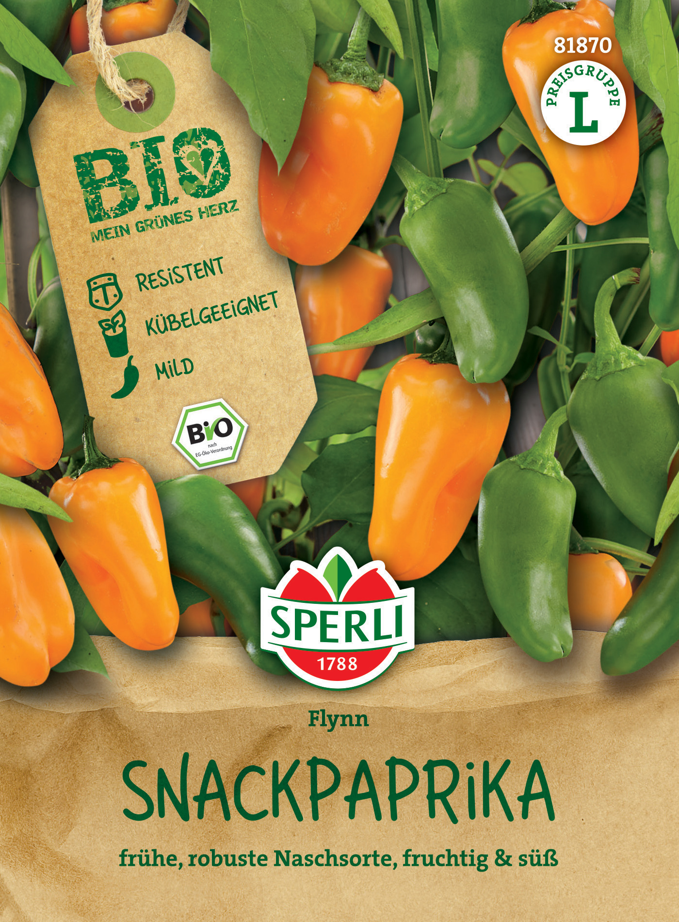 Bunte Snackpaprika mit grünen und orangen Früchten, auf Pflanze im Hintergrund.