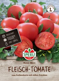 Rote Fleischtomaten mit grünen Blättern, halbiert, auf Holzuntergrund, Verpackung.