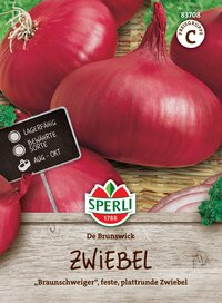 Zwei rote braunschweiger Zwiebeln mit grünem Petersilie, auf Holzuntergrund, Verpackung, Logo und Produktbeschreibung.