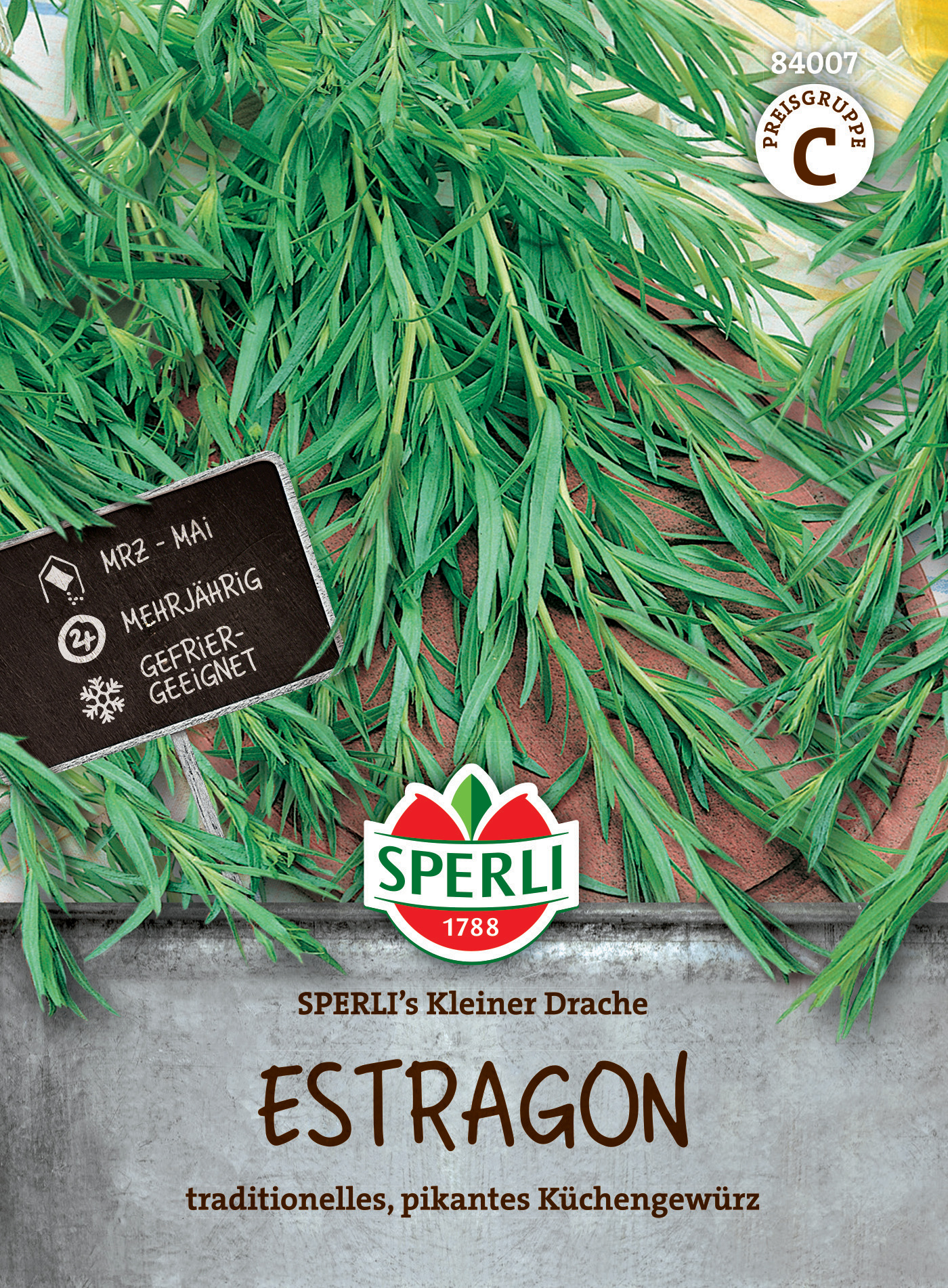 Kräuterstrauch mit grünen Estragonblättern und einem Kräuteretikett, darunter die Produktbeschreibung.