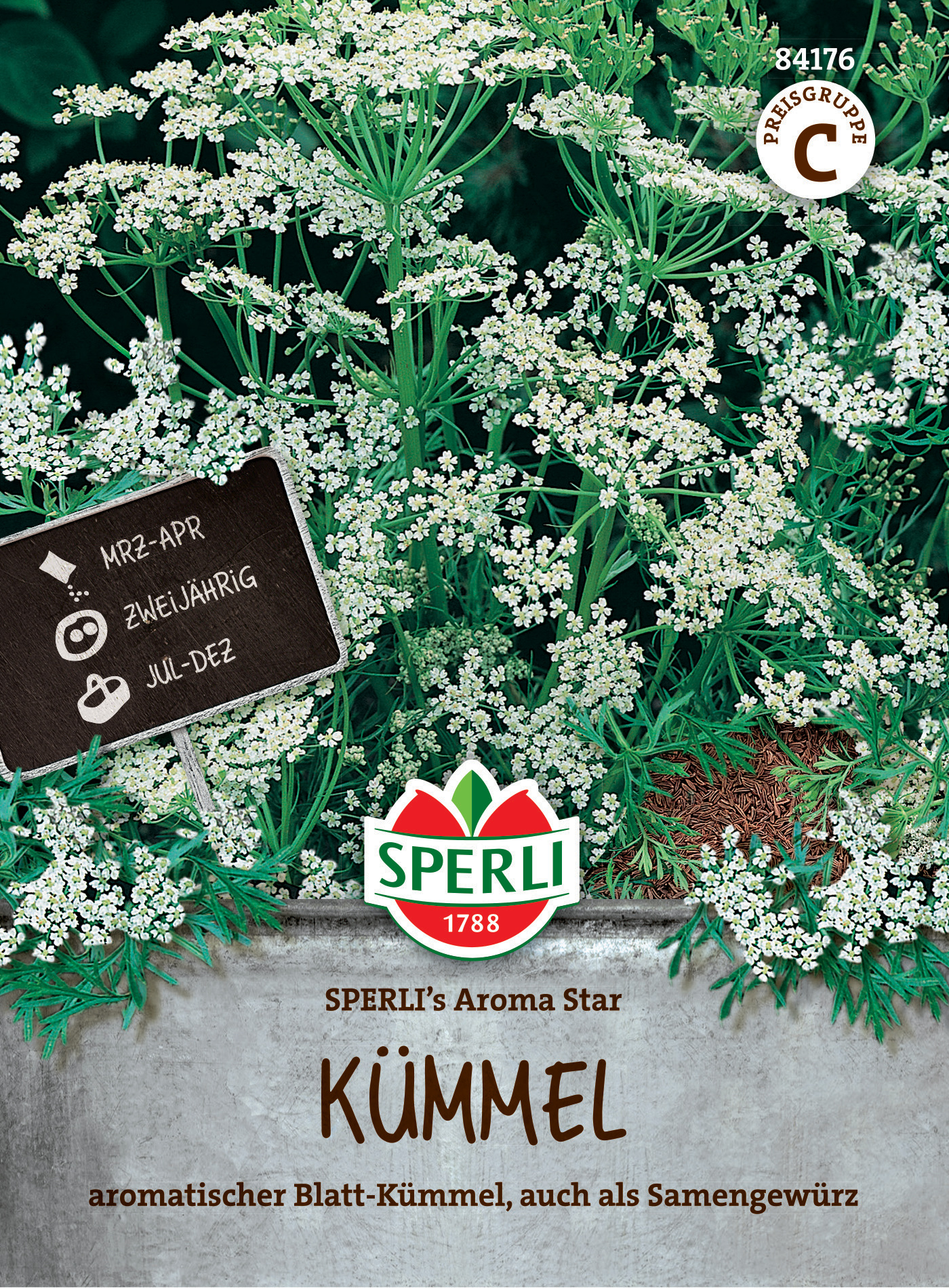 Aubergine, weiße Blüten, grünes Laub, kleines Schild mit Daten, Pflanze in einem Blumentopf.