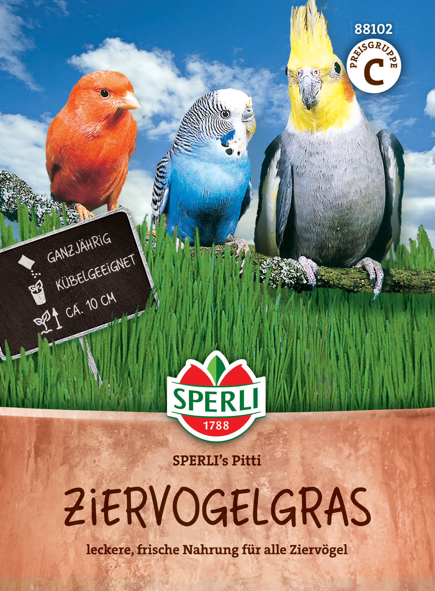 Produktbild mit drei bunten Ziervögeln auf Ast vor grünem Gras und Himmel