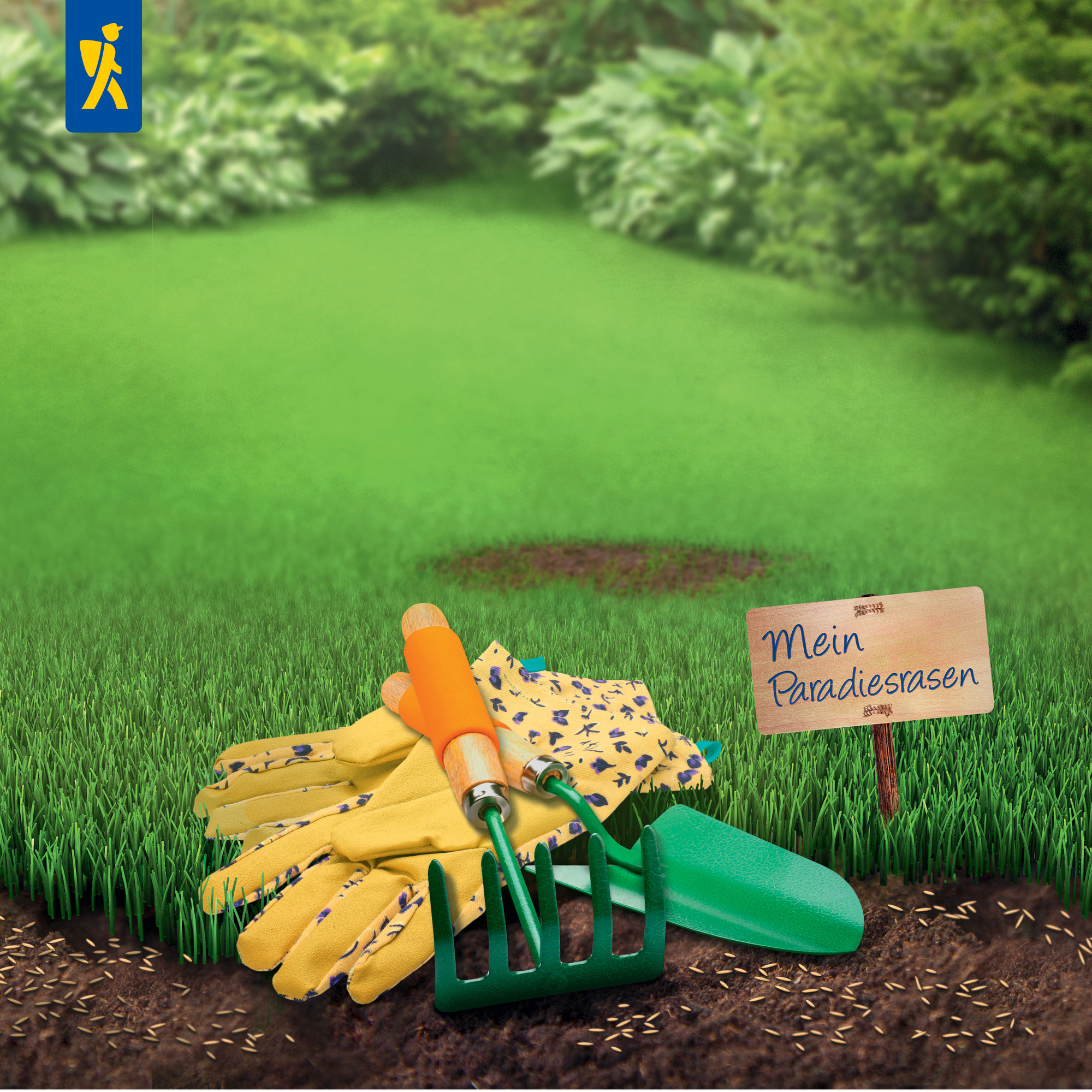 Gartenwerkzeuge, Gummihandschuhe, Schild mit "Mein Paradiesrasen" auf Wiese mit Rasen und Büschen im Hintergrund.