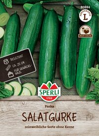 Cucumbers auf Holzuntergrund, Sparerli Markenlogo und Produktname, Text und Sticker sichtbar.